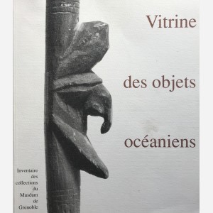 Vitrine des objets océaniens