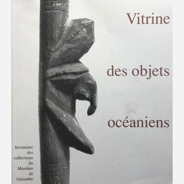 Vitrine des objets océaniens