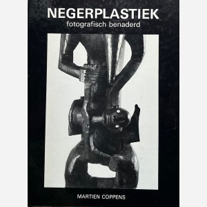 Negerplastiek fotografisch benaderd
